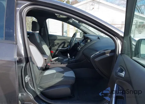 2015 Ford Focus St z USA, uszkodzony, nr VIN 1FADP3L99FL311271